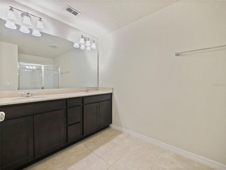 For Rent: $2,600 (3 beds, 2 baths, 1881 Square Feet)