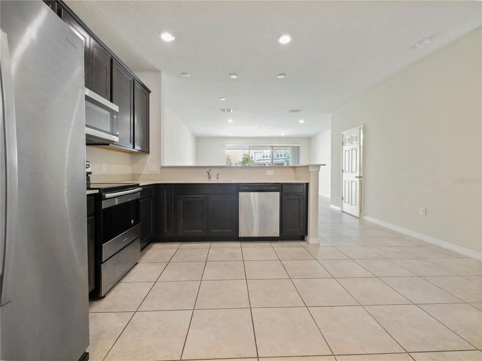 For Rent: $2,600 (3 beds, 2 baths, 1881 Square Feet)