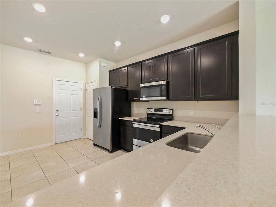 For Rent: $2,600 (3 beds, 2 baths, 1881 Square Feet)
