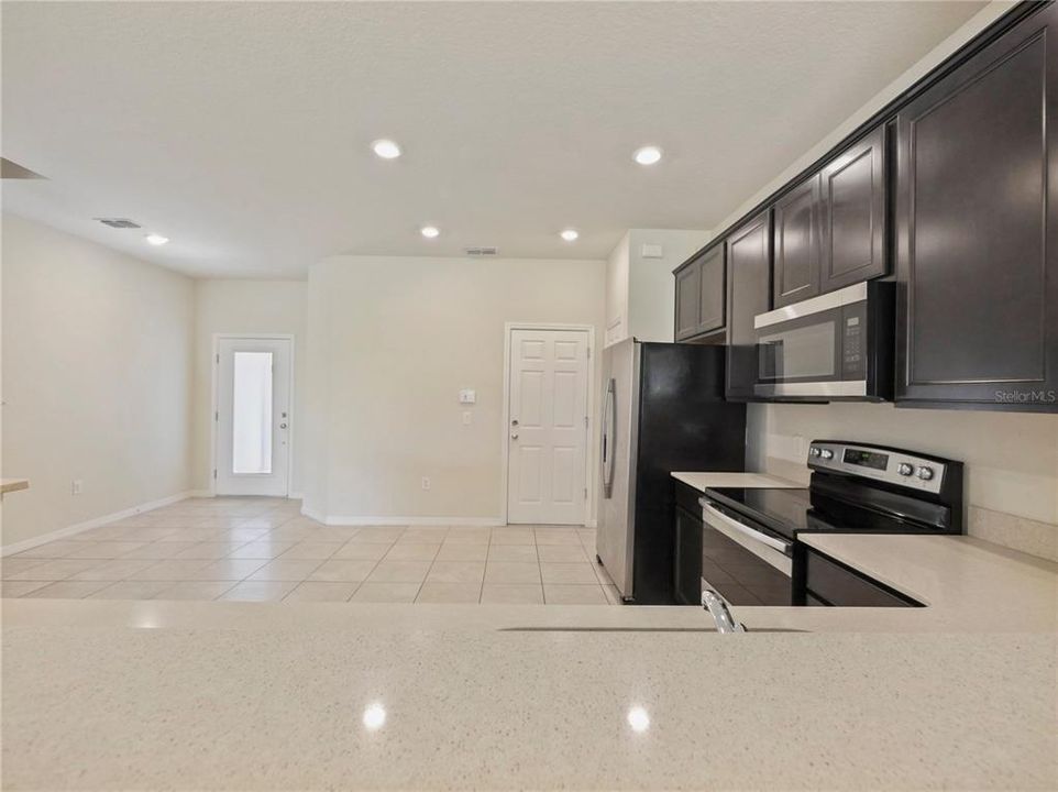 For Rent: $2,600 (3 beds, 2 baths, 1881 Square Feet)