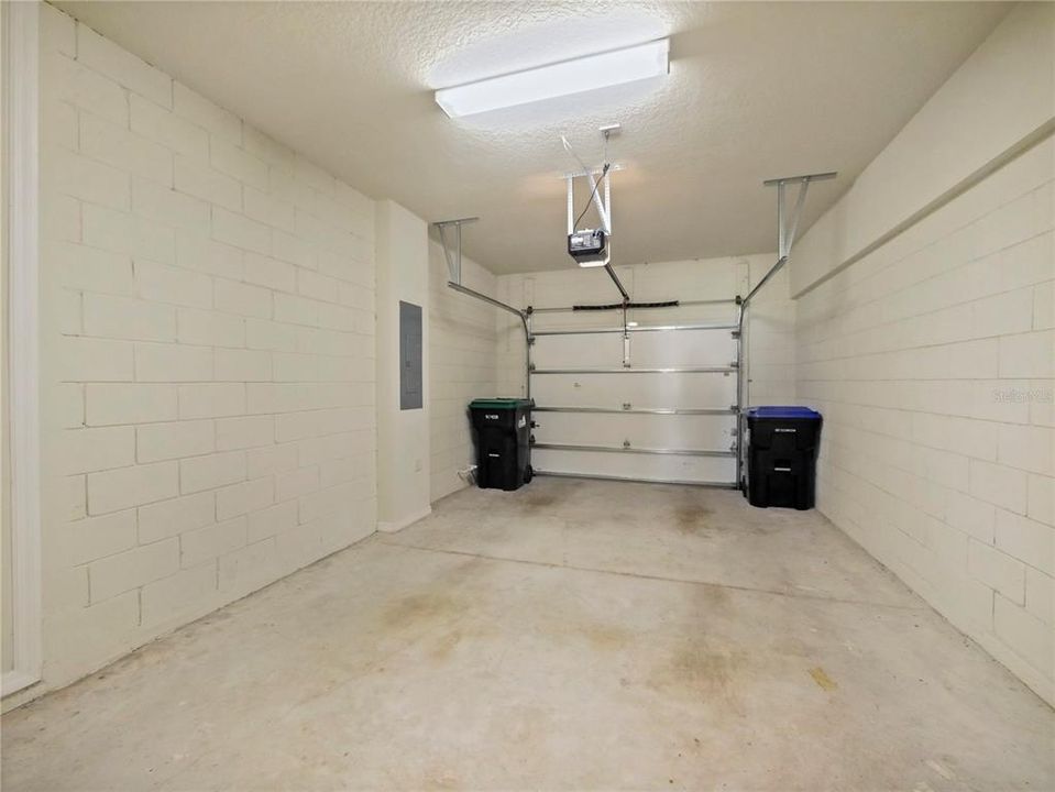 For Rent: $2,600 (3 beds, 2 baths, 1881 Square Feet)