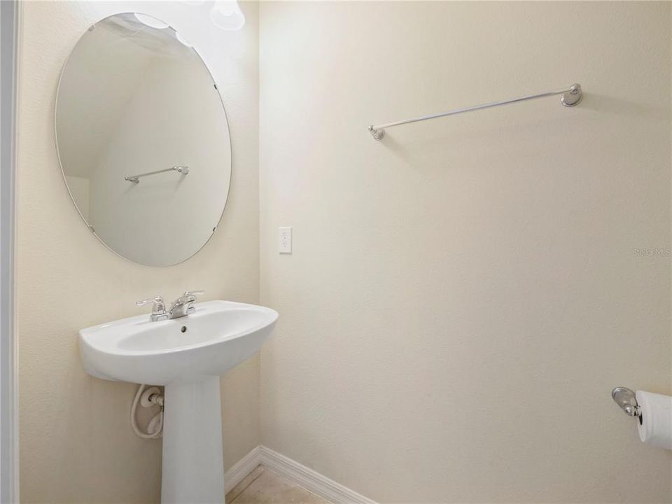 For Rent: $2,600 (3 beds, 2 baths, 1881 Square Feet)