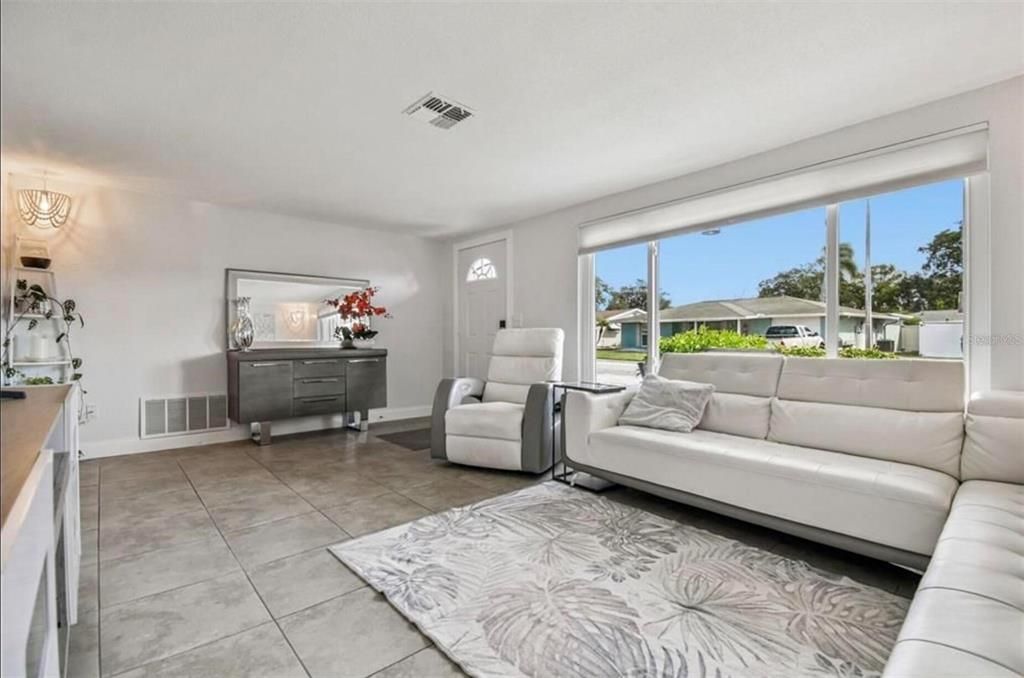 For Sale: $339,900 (3 beds, 2 baths, 2103 Square Feet)