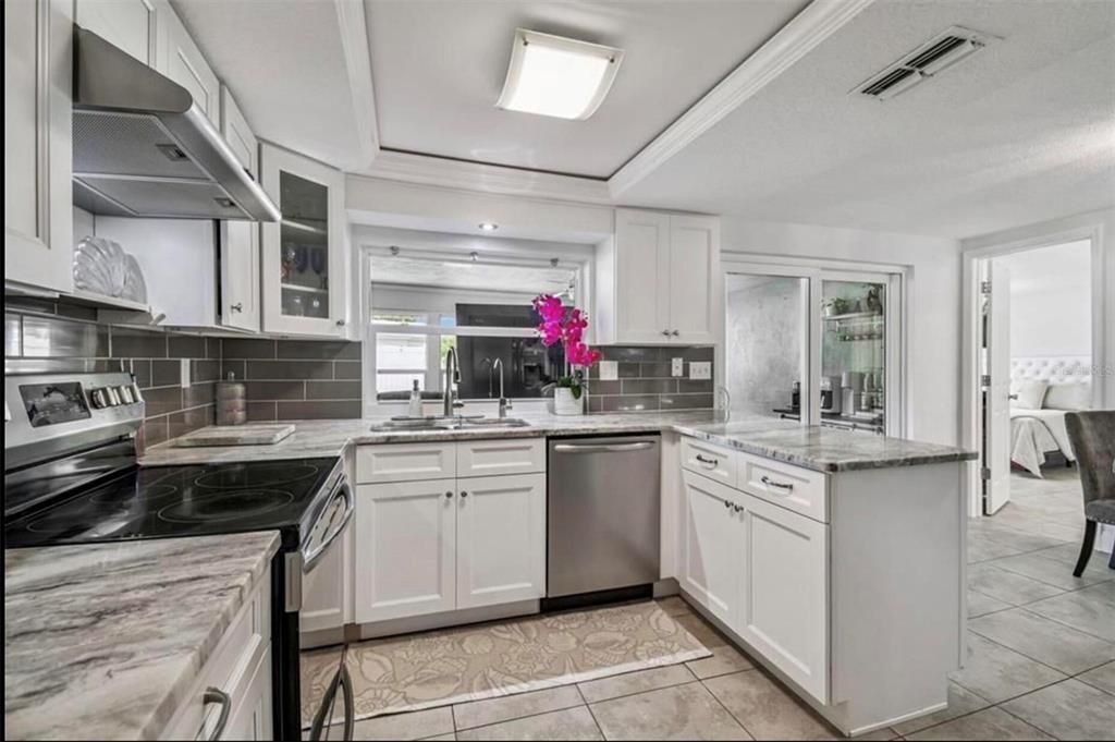 For Sale: $339,900 (3 beds, 2 baths, 2103 Square Feet)