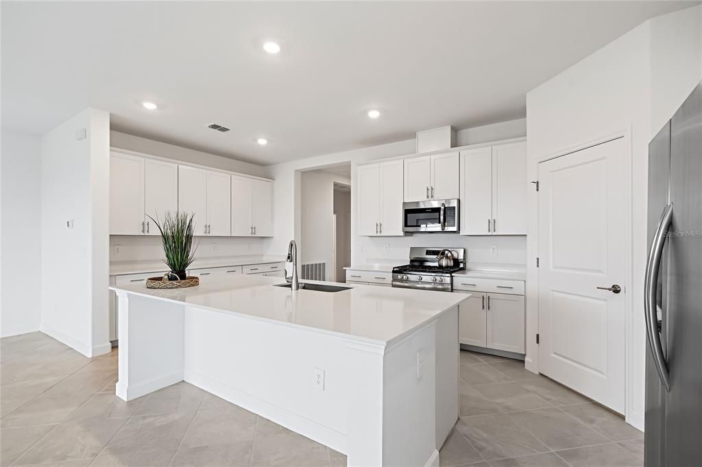For Rent: $4,500 (3 beds, 3 baths, 2201 Square Feet)