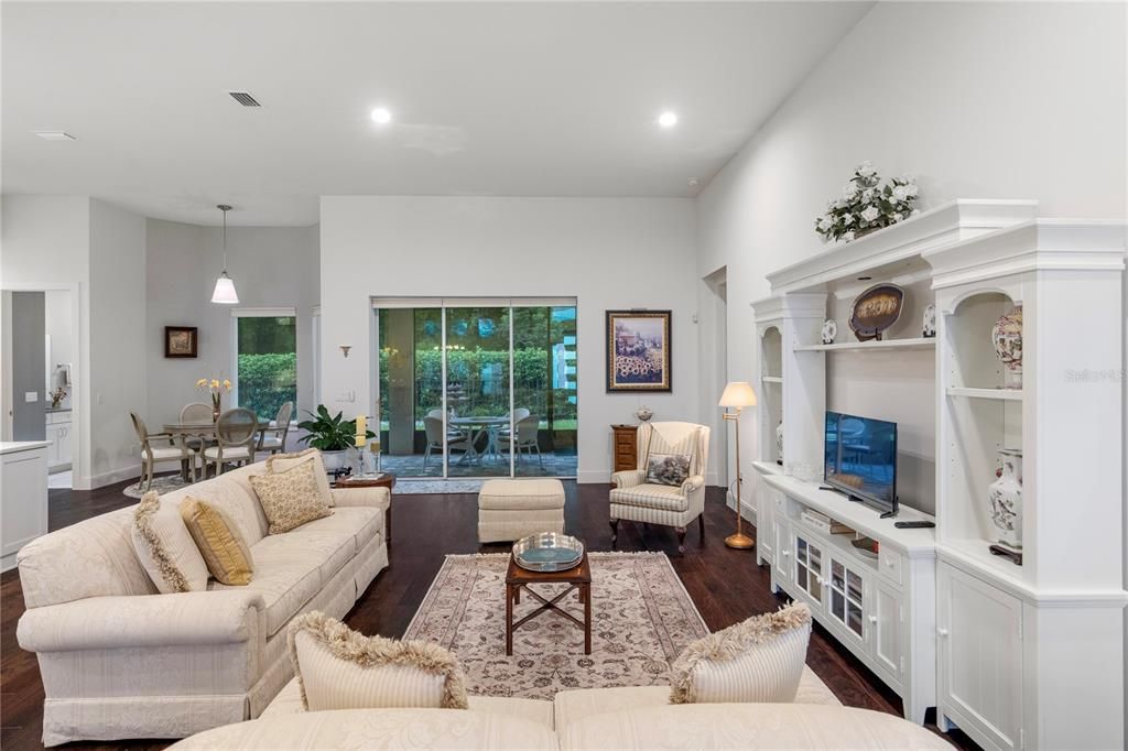 For Sale: $895,000 (4 beds, 3 baths, 2635 Square Feet)