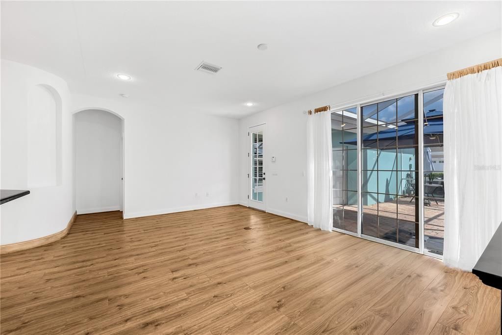 For Sale: $349,900 (3 beds, 2 baths, 1750 Square Feet)