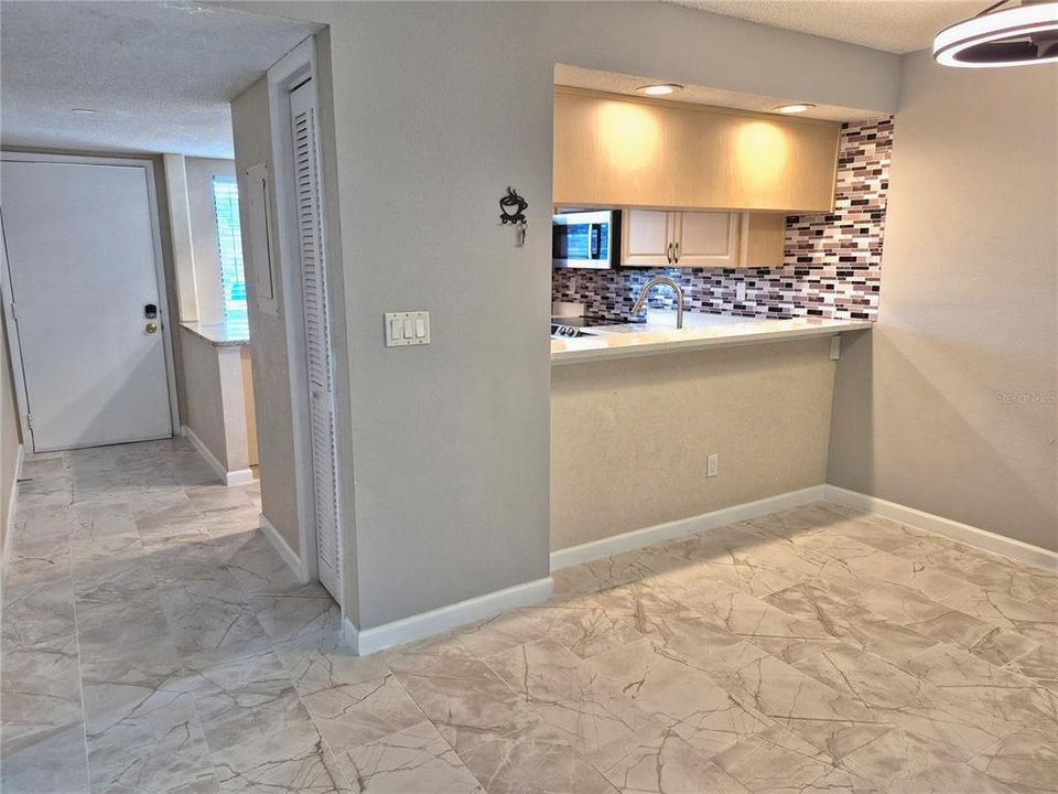 For Rent: $2,000 (2 beds, 2 baths, 1094 Square Feet)