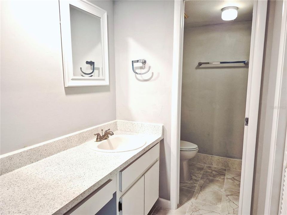 For Rent: $2,000 (2 beds, 2 baths, 1094 Square Feet)