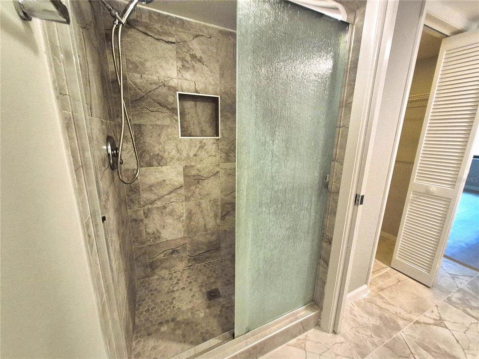 For Rent: $2,000 (2 beds, 2 baths, 1094 Square Feet)