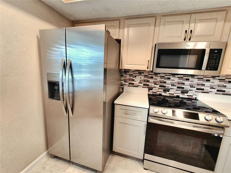 For Rent: $2,000 (2 beds, 2 baths, 1094 Square Feet)