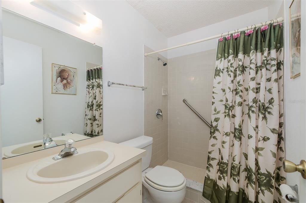 For Sale: $120,000 (2 beds, 1 baths, 835 Square Feet)