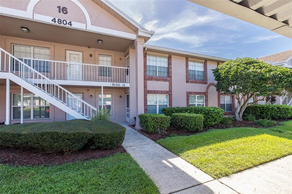 For Sale: $120,000 (2 beds, 1 baths, 835 Square Feet)