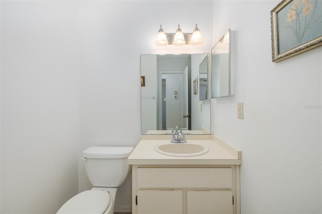 For Sale: $120,000 (2 beds, 1 baths, 835 Square Feet)