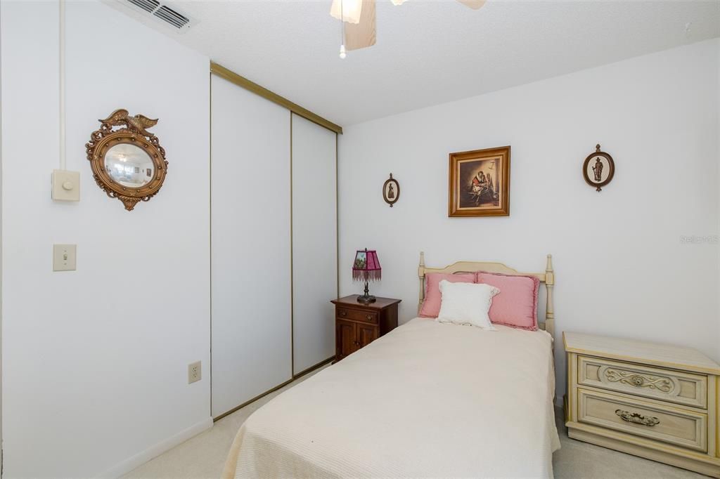 For Sale: $120,000 (2 beds, 1 baths, 835 Square Feet)