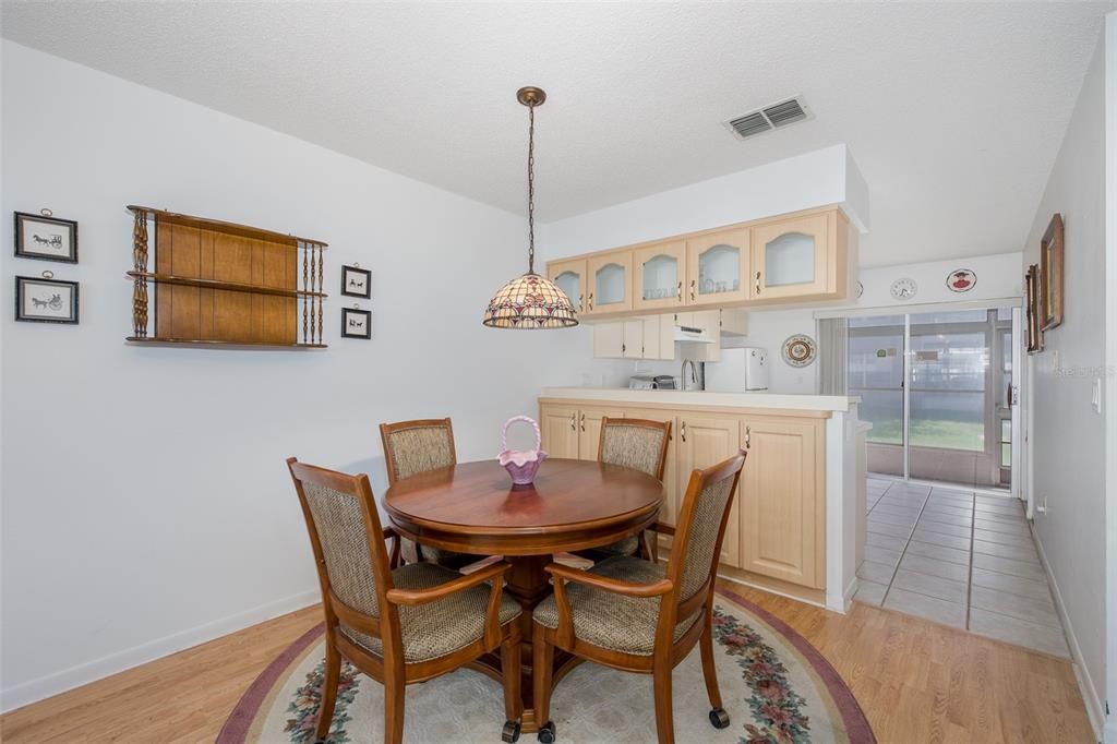For Sale: $120,000 (2 beds, 1 baths, 835 Square Feet)