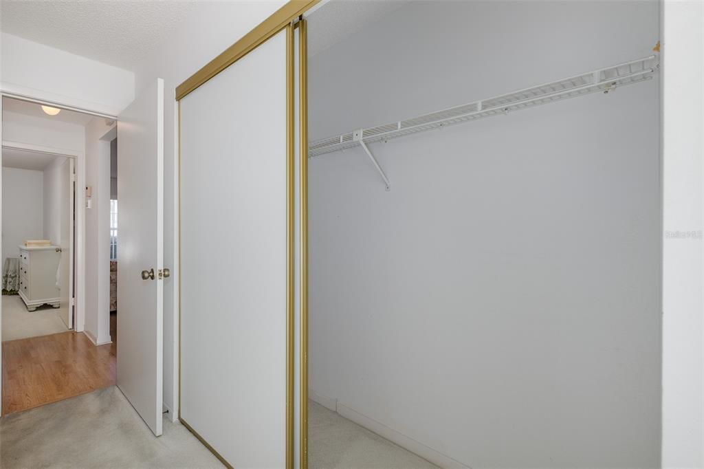 For Sale: $120,000 (2 beds, 1 baths, 835 Square Feet)
