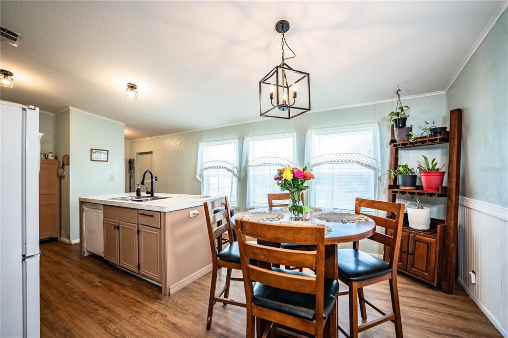 For Sale: $239,000 (3 beds, 2 baths, 1296 Square Feet)
