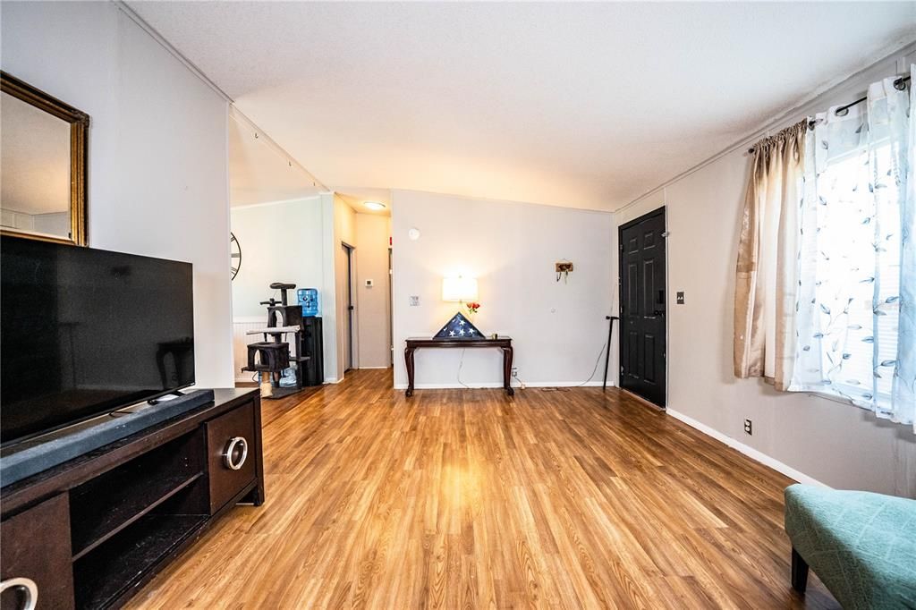 For Sale: $239,000 (3 beds, 2 baths, 1296 Square Feet)