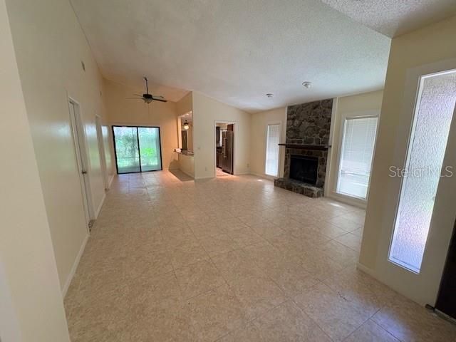 For Sale: $285,000 (3 beds, 2 baths, 1411 Square Feet)
