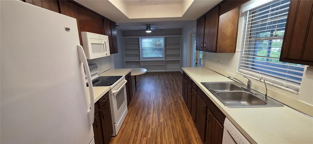 For Sale: $314,900 (2 beds, 2 baths, 1381 Square Feet)
