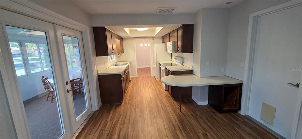For Sale: $314,900 (2 beds, 2 baths, 1381 Square Feet)