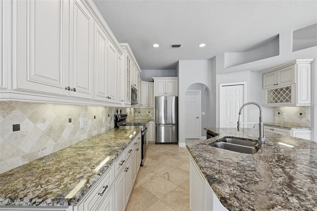 For Rent: $3,900 (3 beds, 2 baths, 2141 Square Feet)