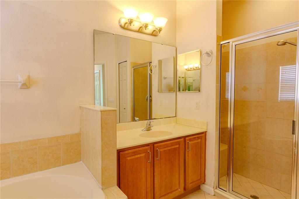 En Venta: $469,000 (4 camas, 2 baños, 1937 Pies cuadrados)