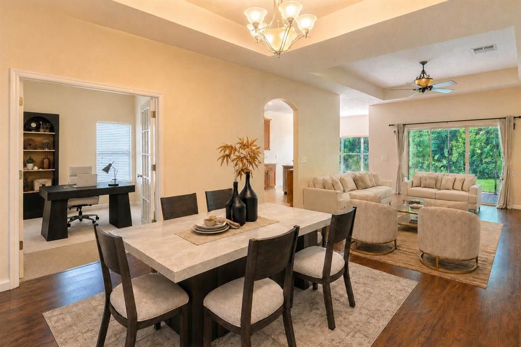 En Venta: $469,000 (4 camas, 2 baños, 1937 Pies cuadrados)