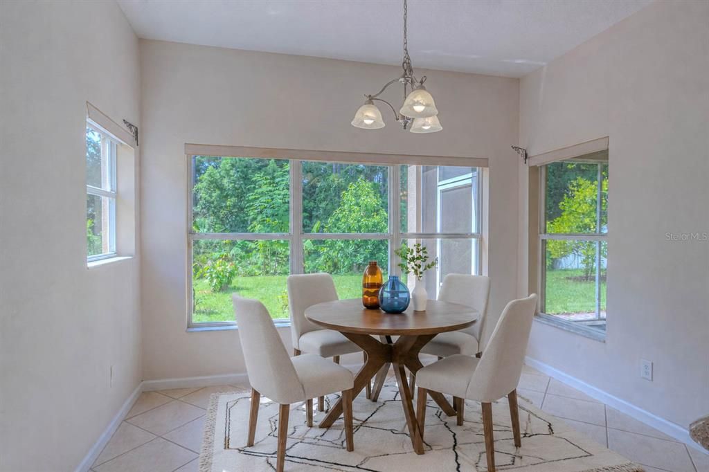 En Venta: $469,000 (4 camas, 2 baños, 1937 Pies cuadrados)
