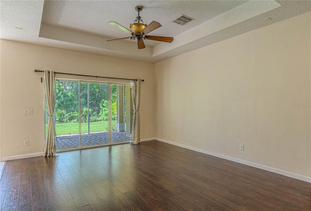 En Venta: $469,000 (4 camas, 2 baños, 1937 Pies cuadrados)