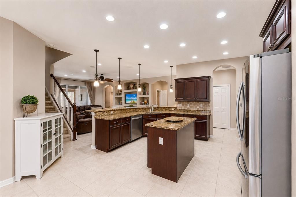 For Sale: $535,000 (4 beds, 3 baths, 2998 Square Feet)