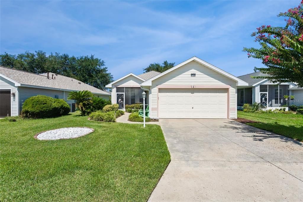 For Rent: $2,000 (3 beds, 2 baths, 1405 Square Feet)