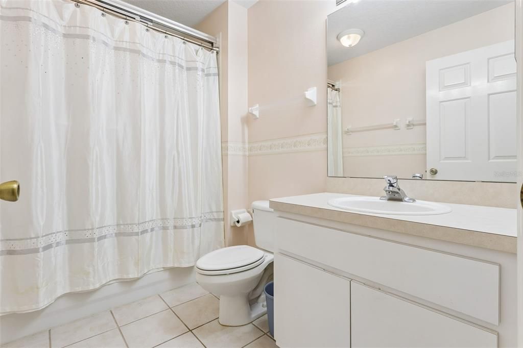 For Rent: $2,000 (3 beds, 2 baths, 1405 Square Feet)