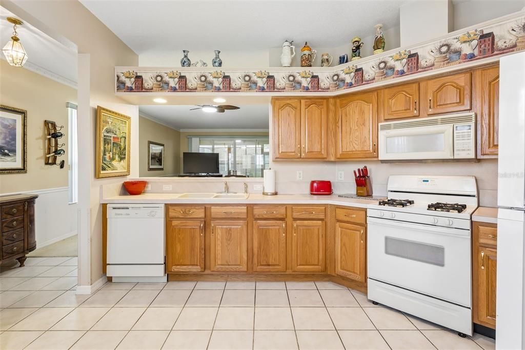 For Rent: $2,000 (3 beds, 2 baths, 1405 Square Feet)