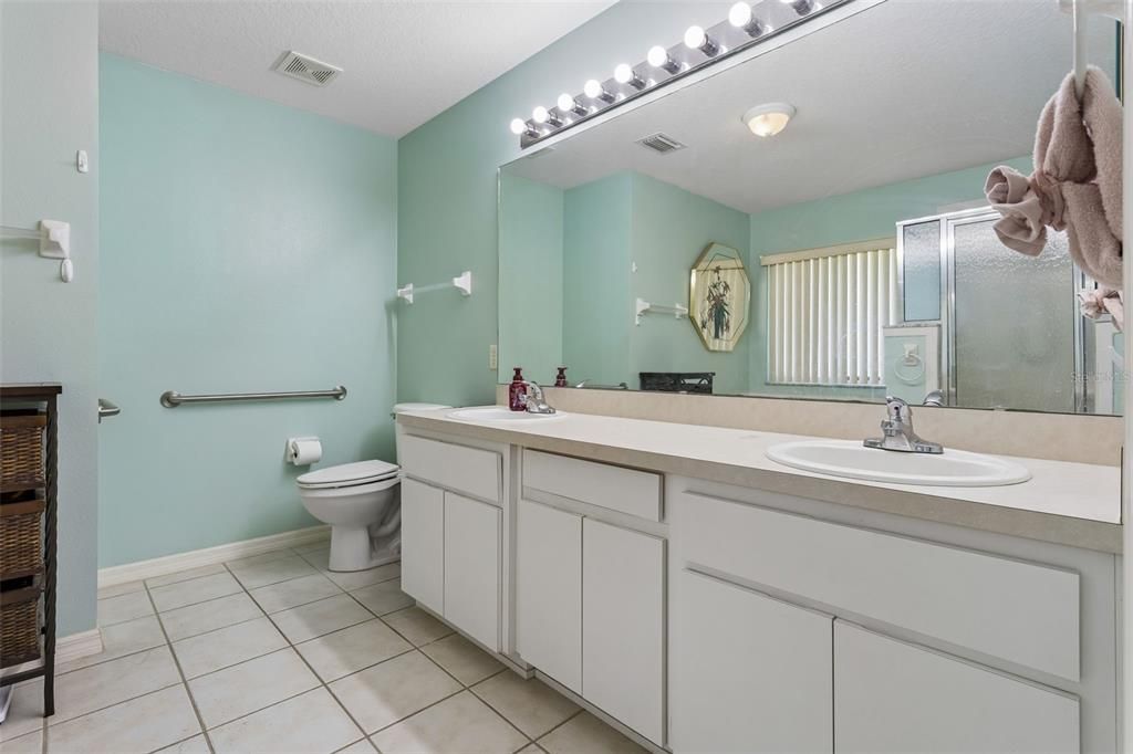 For Rent: $2,000 (3 beds, 2 baths, 1405 Square Feet)