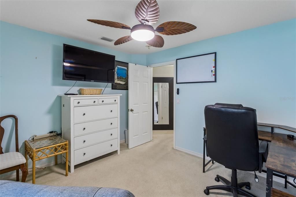 For Rent: $2,000 (3 beds, 2 baths, 1405 Square Feet)