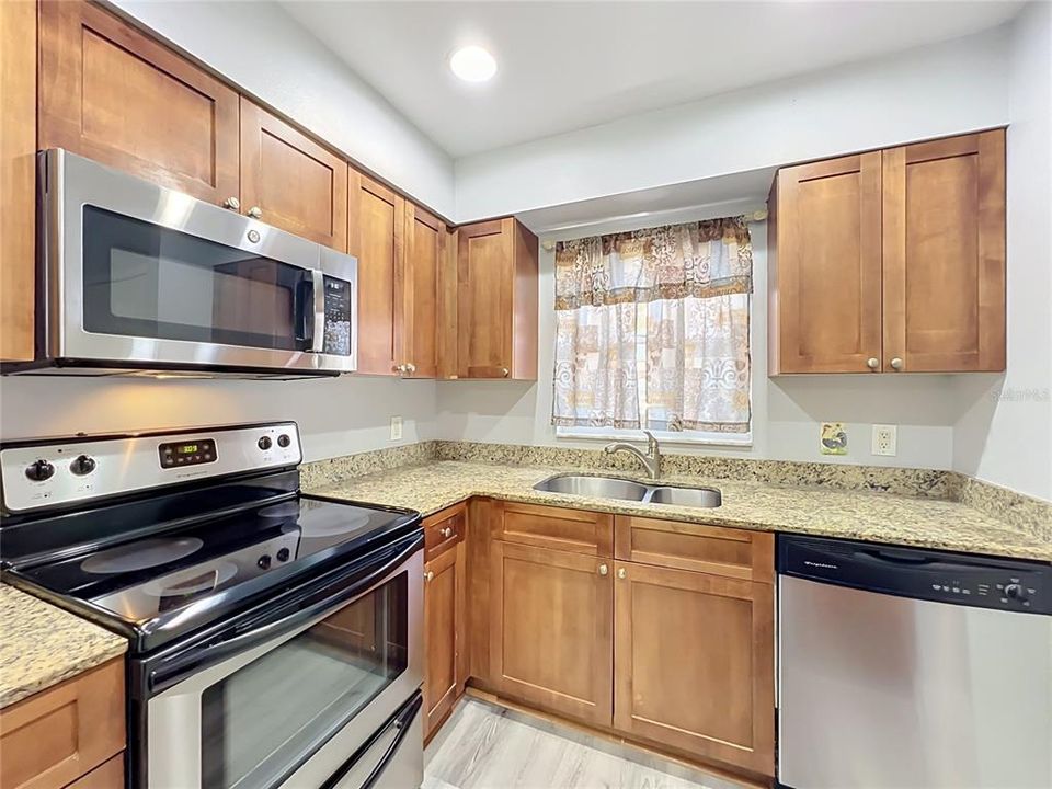 For Sale: $199,900 (3 beds, 2 baths, 1099 Square Feet)