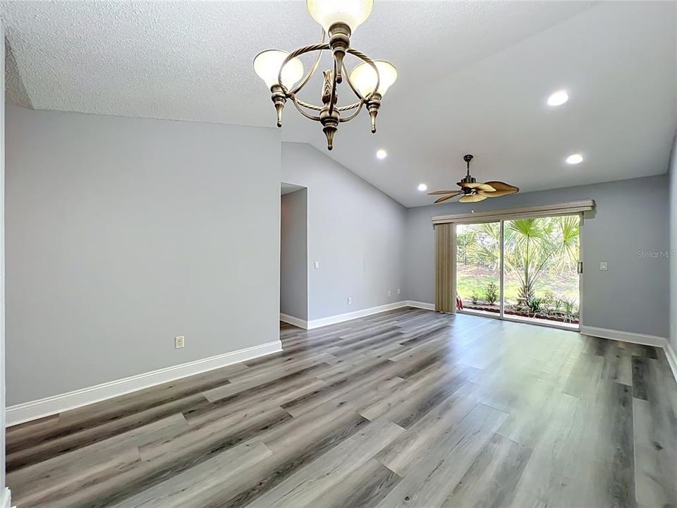 For Sale: $199,900 (3 beds, 2 baths, 1099 Square Feet)