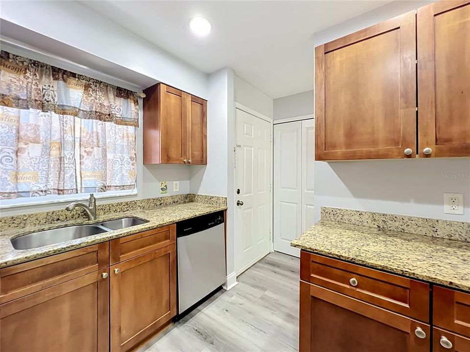 For Sale: $199,900 (3 beds, 2 baths, 1099 Square Feet)