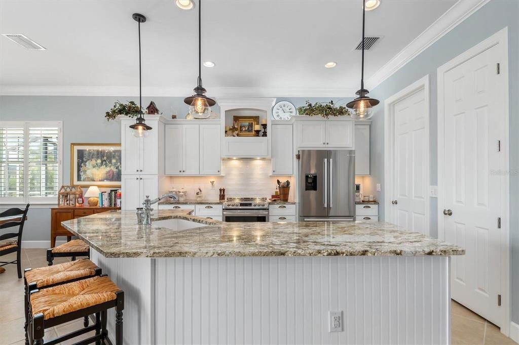 For Sale: $680,000 (2 beds, 2 baths, 1805 Square Feet)