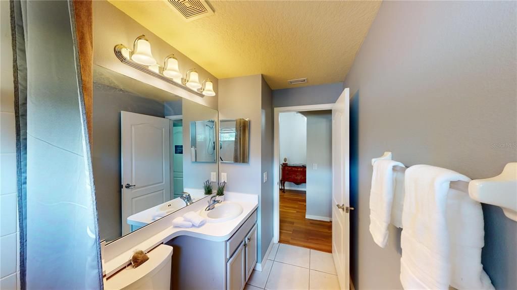 For Sale: $389,900 (4 beds, 3 baths, 1789 Square Feet)