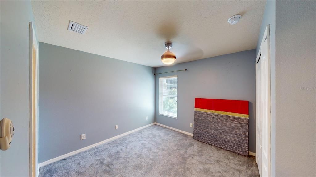 For Sale: $389,900 (4 beds, 3 baths, 1789 Square Feet)