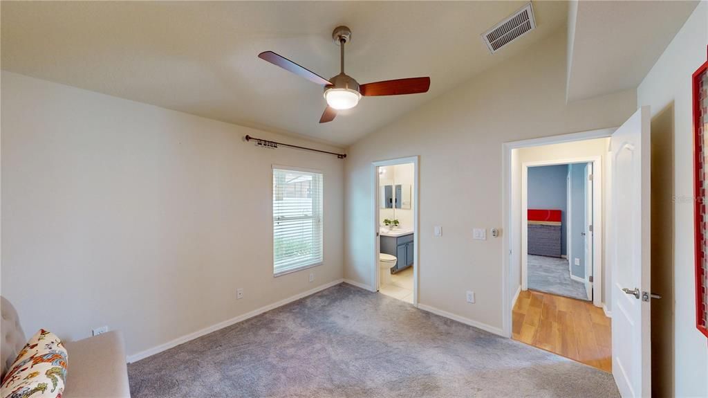 For Sale: $389,900 (4 beds, 3 baths, 1789 Square Feet)