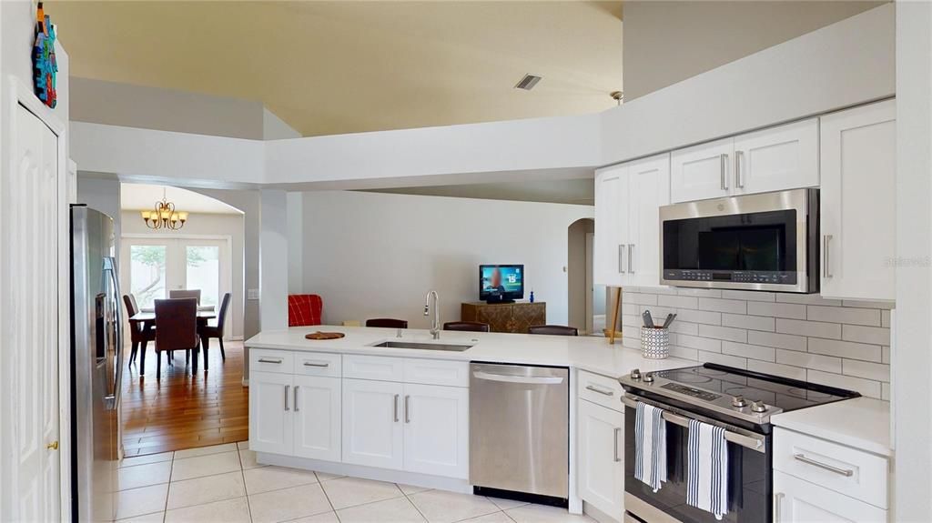 For Sale: $389,900 (4 beds, 3 baths, 1789 Square Feet)
