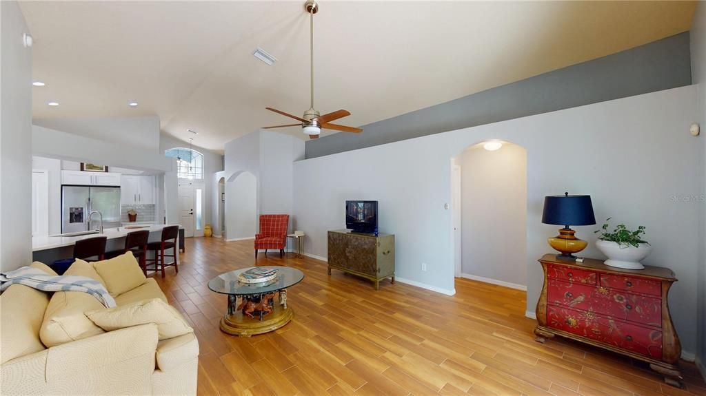 For Sale: $389,900 (4 beds, 3 baths, 1789 Square Feet)