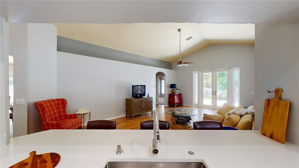 For Sale: $389,900 (4 beds, 3 baths, 1789 Square Feet)
