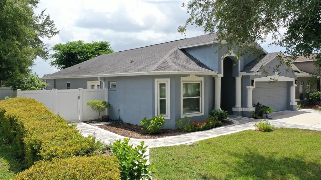 For Sale: $389,900 (4 beds, 3 baths, 1789 Square Feet)