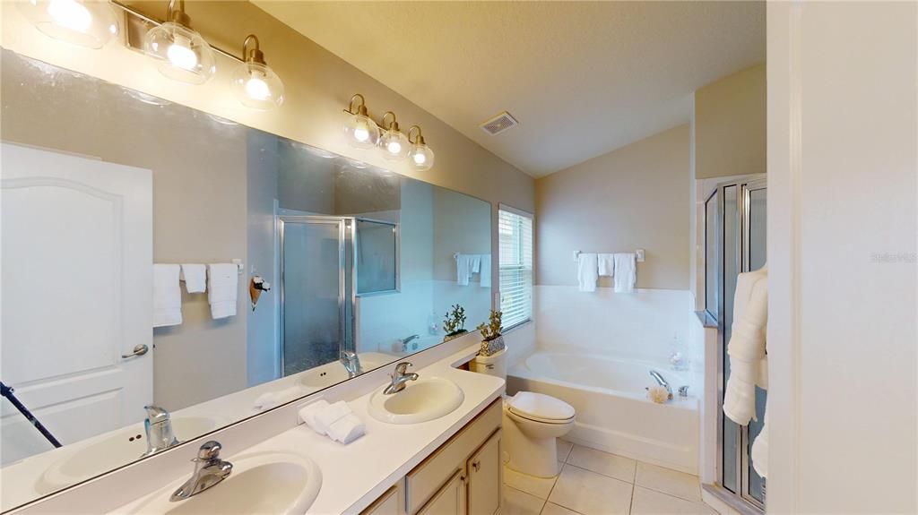 For Sale: $389,900 (4 beds, 3 baths, 1789 Square Feet)