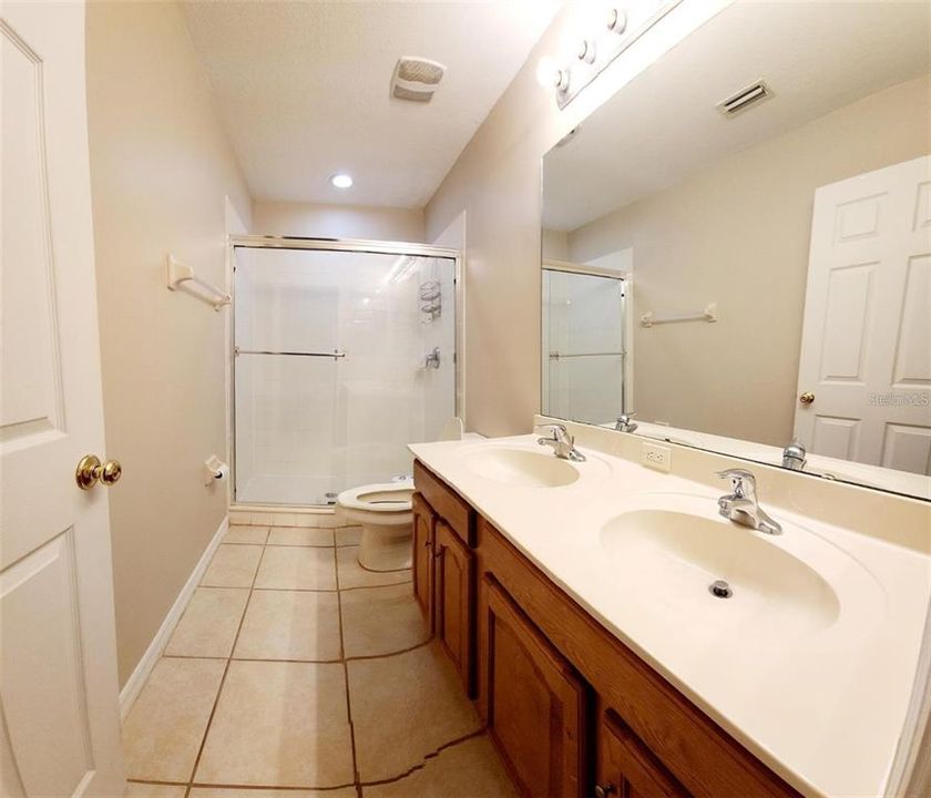 En Venta: $350,000 (2 camas, 2 baños, 1345 Pies cuadrados)
